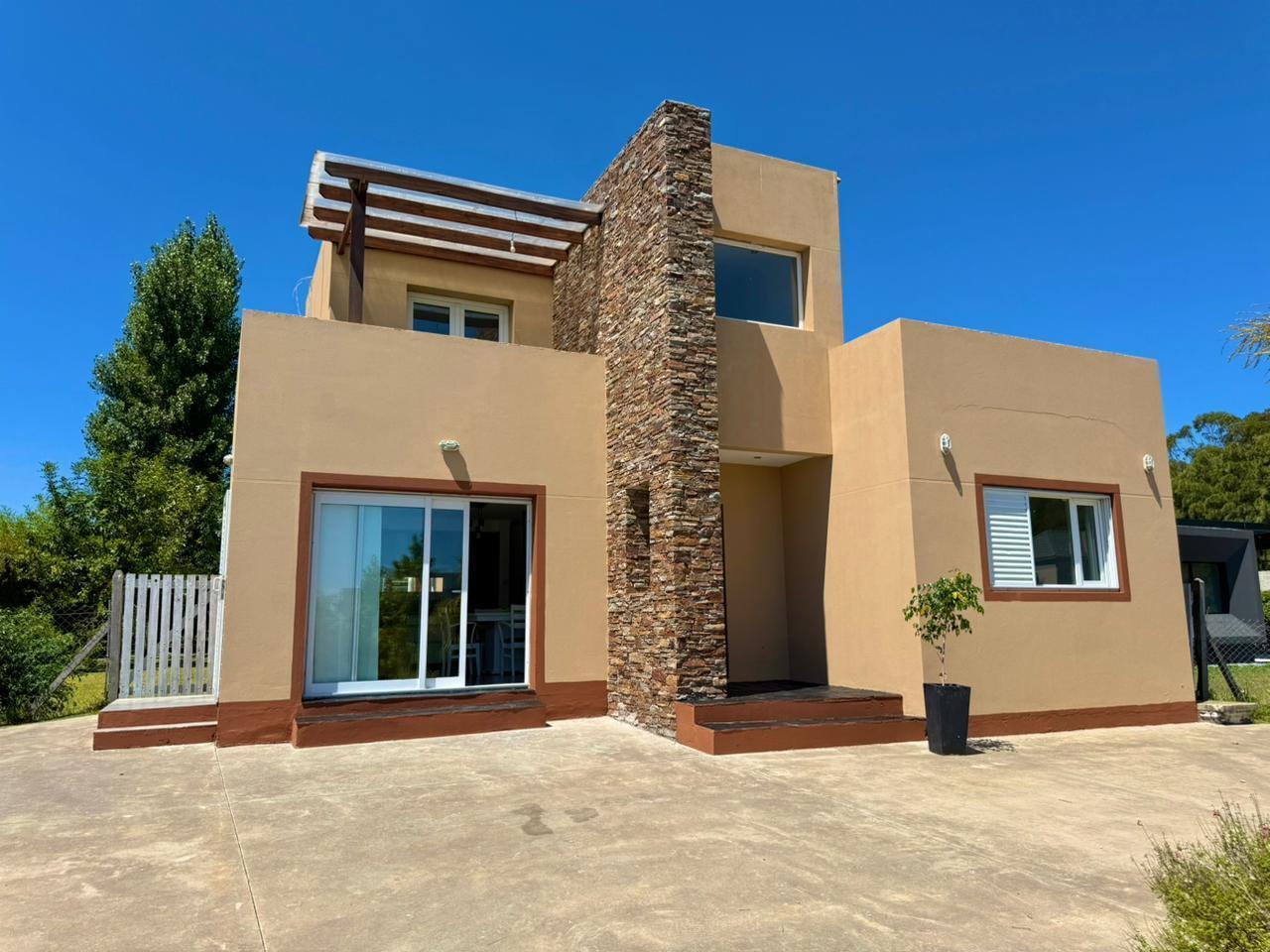 Foto de Alquiler Casa Barrio Arenas del sur, imagen 1