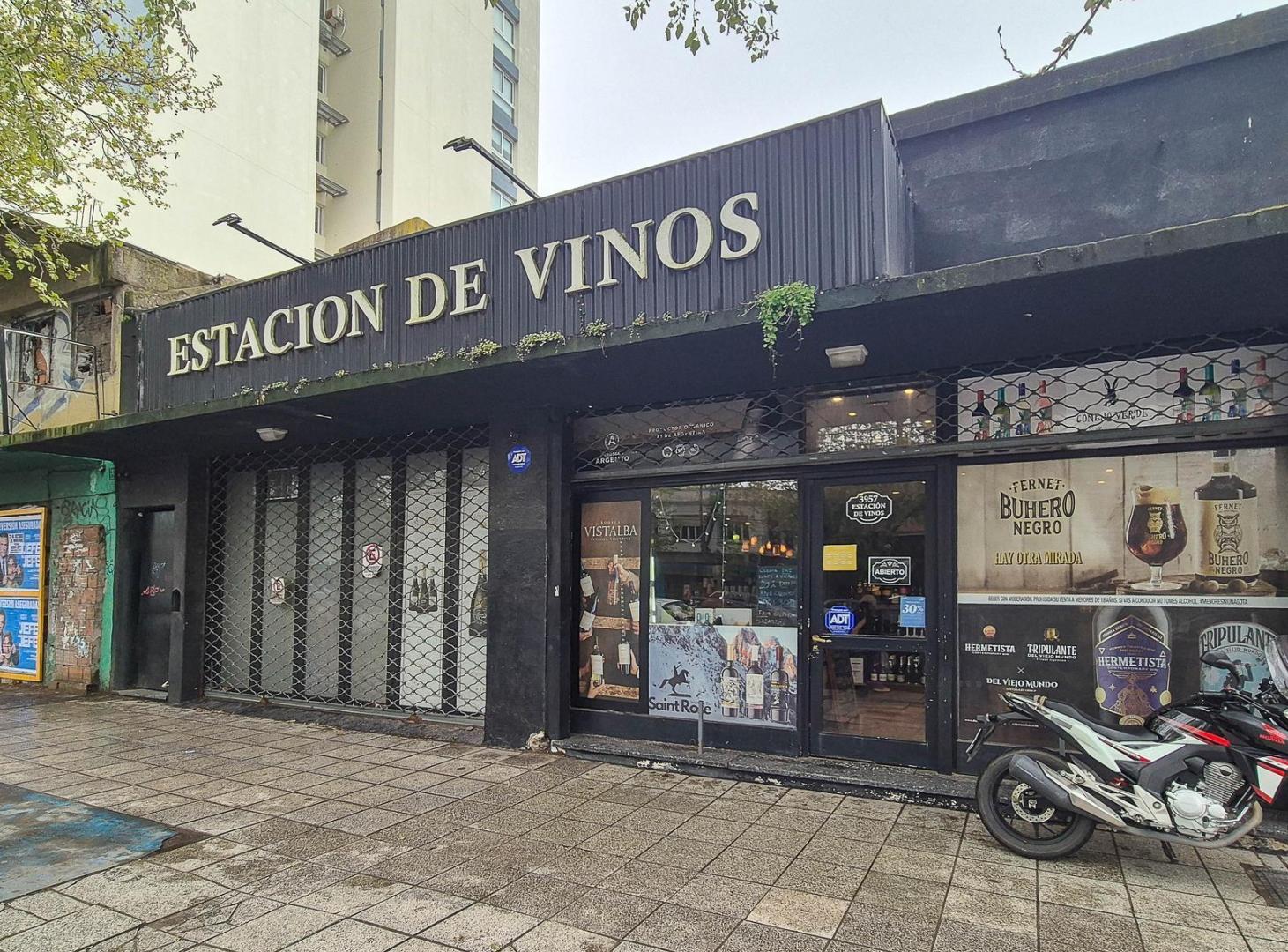 Foto de Dos locales con oficinas en lote propio Avenida Luro, imagen 3