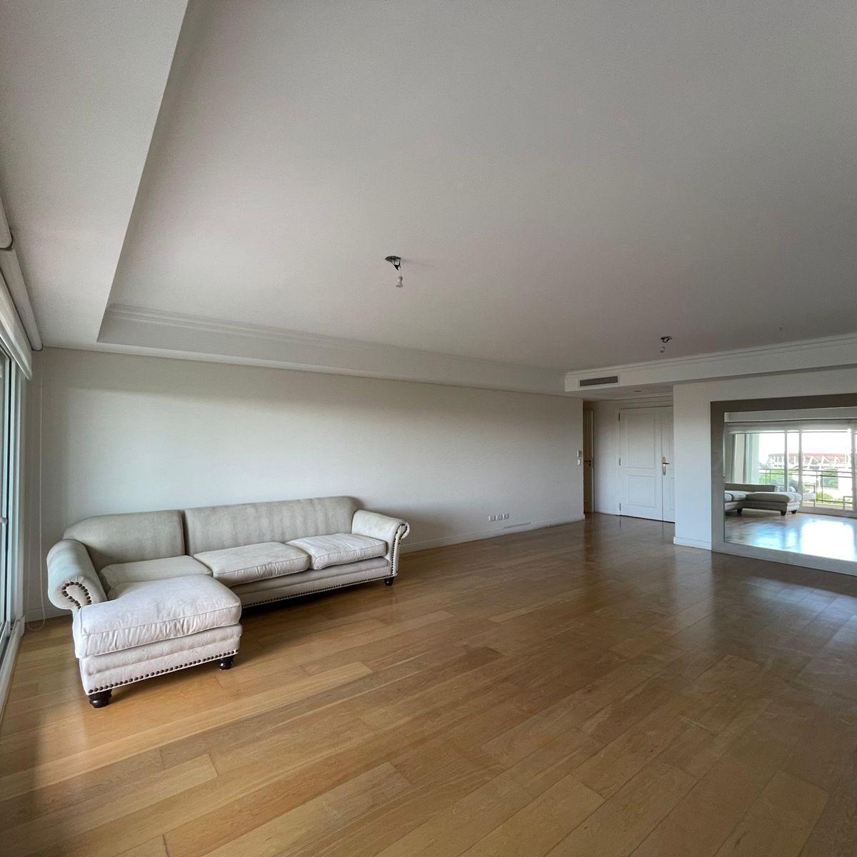Chateau Libertador. 4 Ambientes 220 m. 2