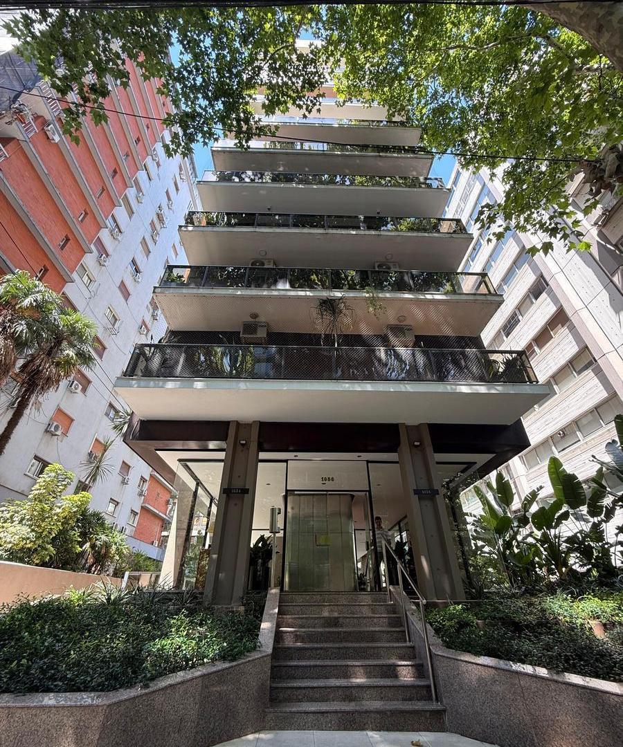VENTA. Torre, 4 ambientes, dependencia, 2 cocheras, seguridad. Belgrano.