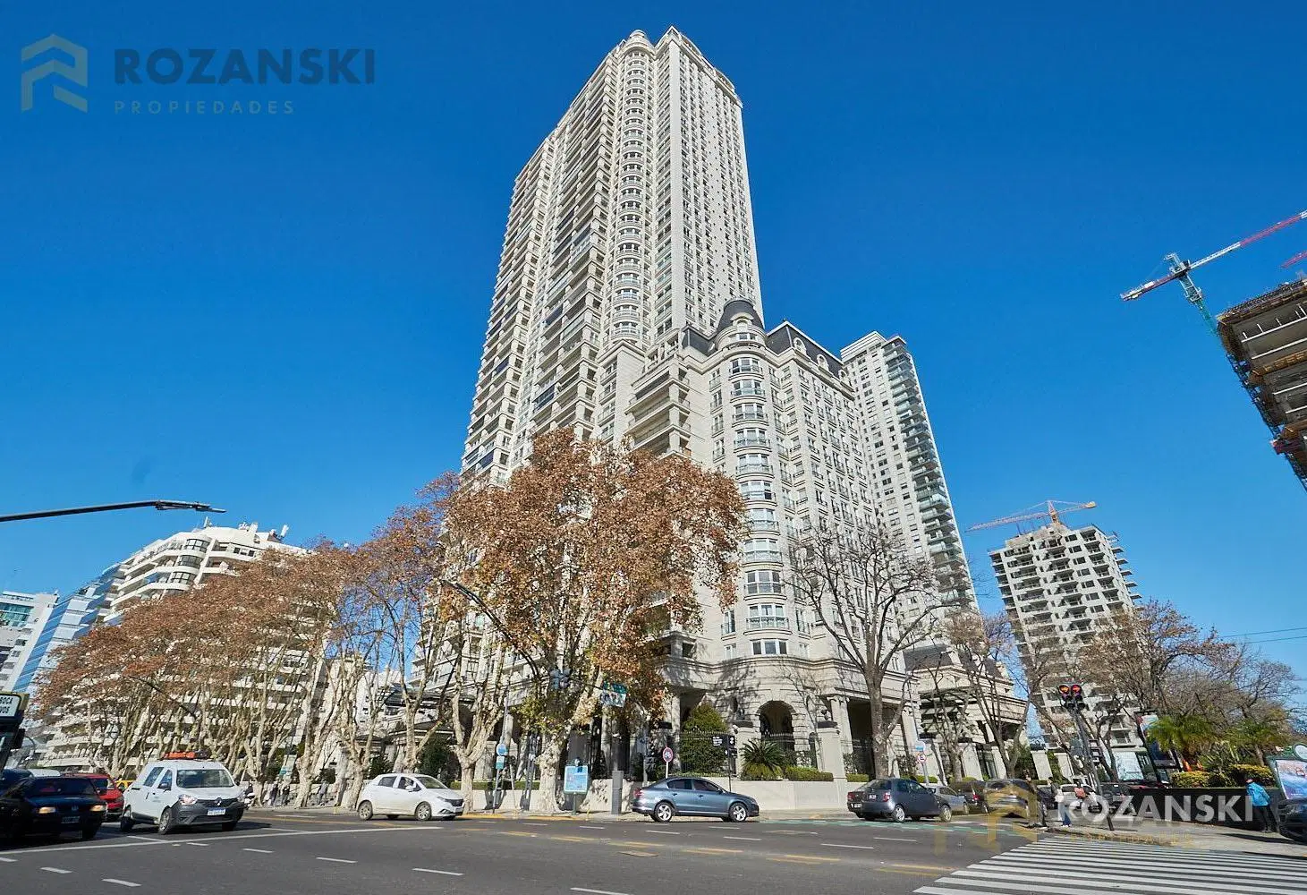 Venta y Alquiler. Chateau Libertador. 4 ambientes. 220mts. 2 cocheras y baulera. 4