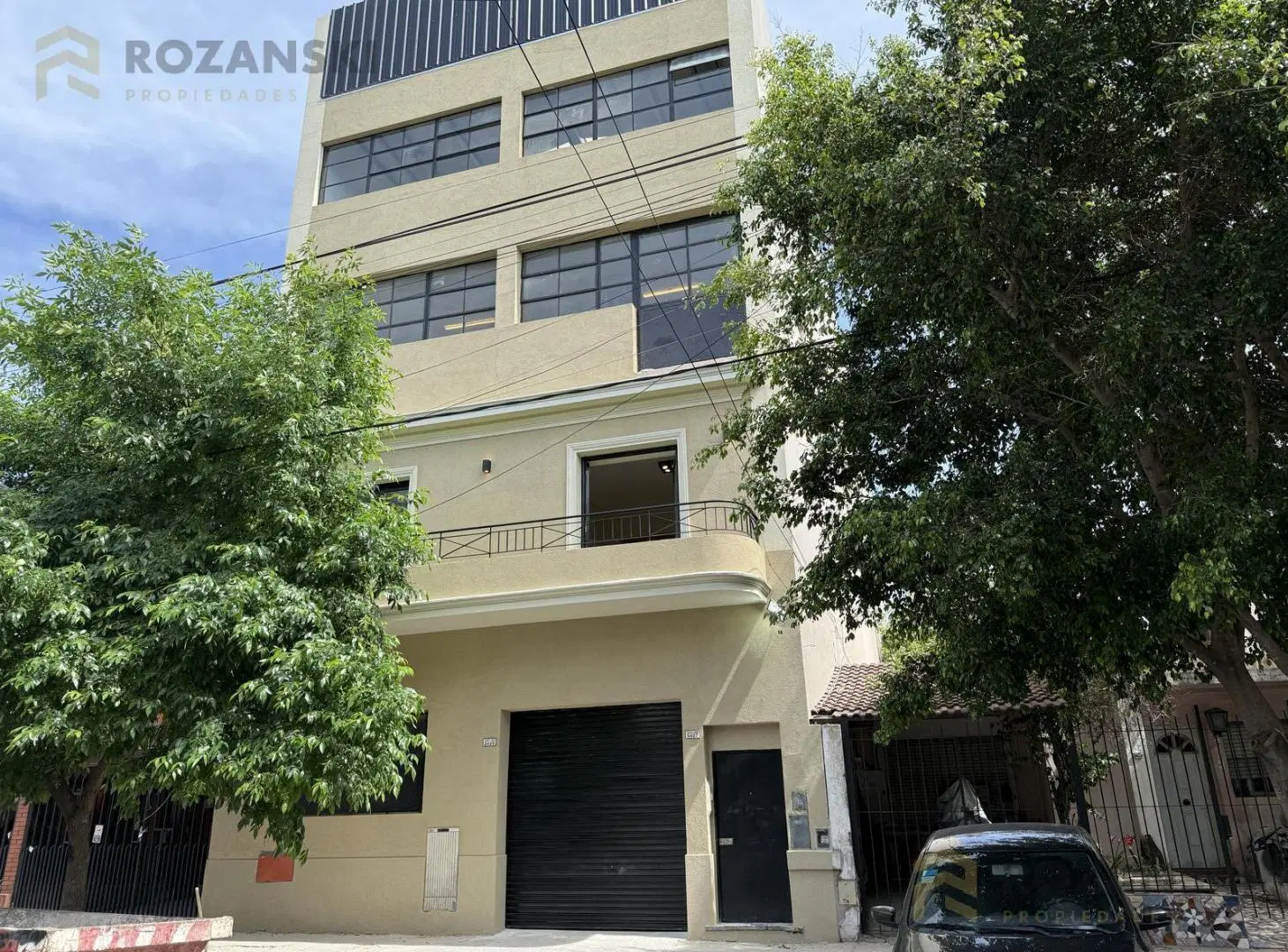 VENTA. GALPON RECICLADO A NUEVO. OFICINAS Y ESTACIONAMIENTO. 3