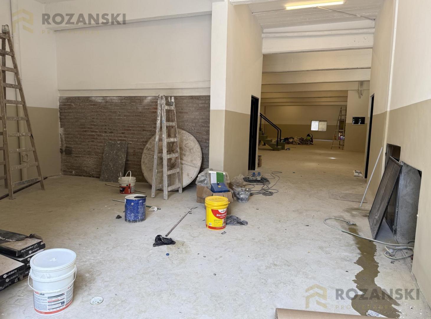 Foto de VENTA. GALPON RECICLADO A NUEVO. OFICINAS Y ESTACIONAMIENTO., imagen 2