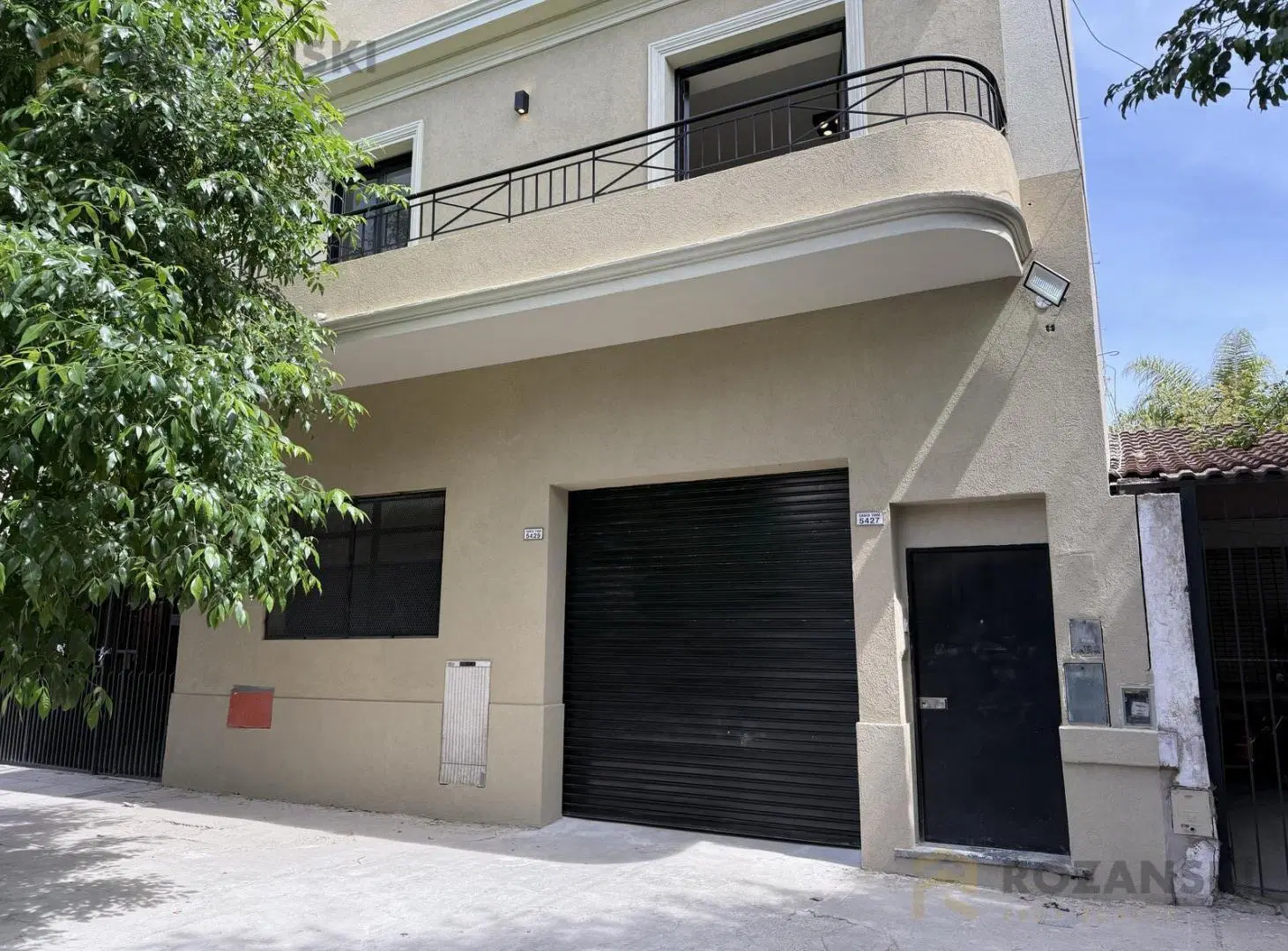 VENTA. GALPON RECICLADO A NUEVO. OFICINAS Y ESTACIONAMIENTO. 1