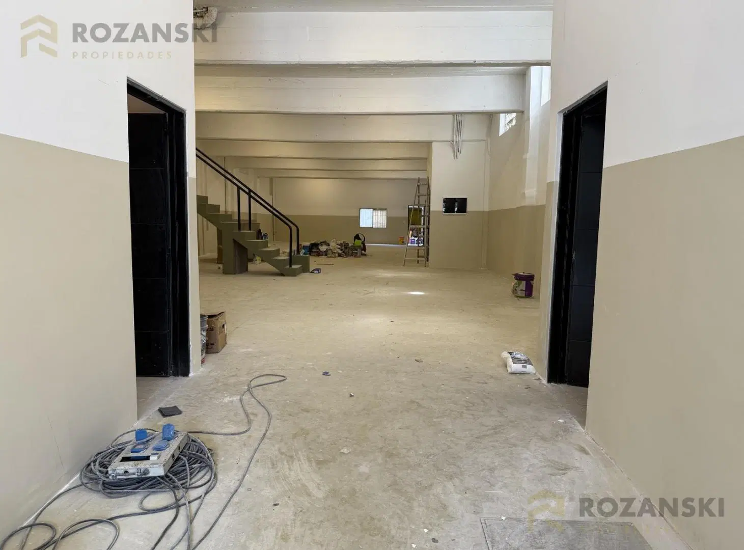 VENTA. GALPON RECICLADO A NUEVO. OFICINAS Y ESTACIONAMIENTO. 4