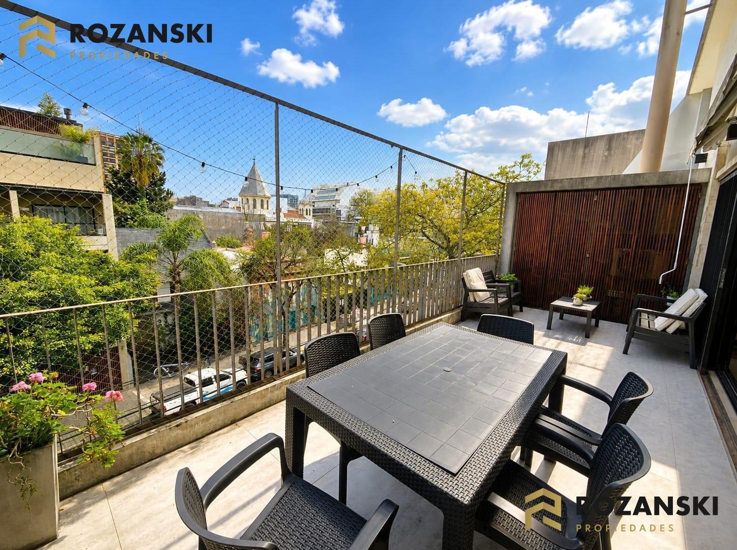Foto de Venta Triplex con balcón aterrazado con parrilla, terraza y cochera, imagen 3