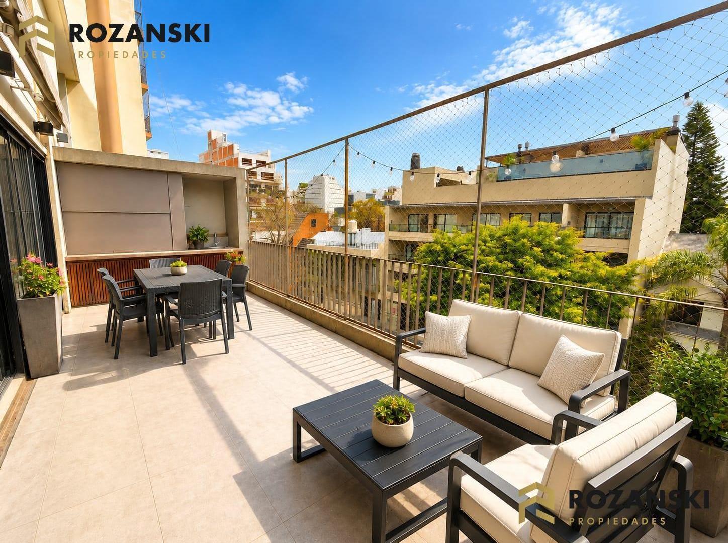 Foto de Venta Triplex con balcón aterrazado con parrilla, terraza y cochera, imagen 2