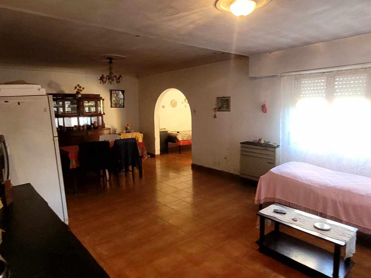 Foto de Casa de 3 ambientes + local comercial en muy buena ubicación., imagen 4