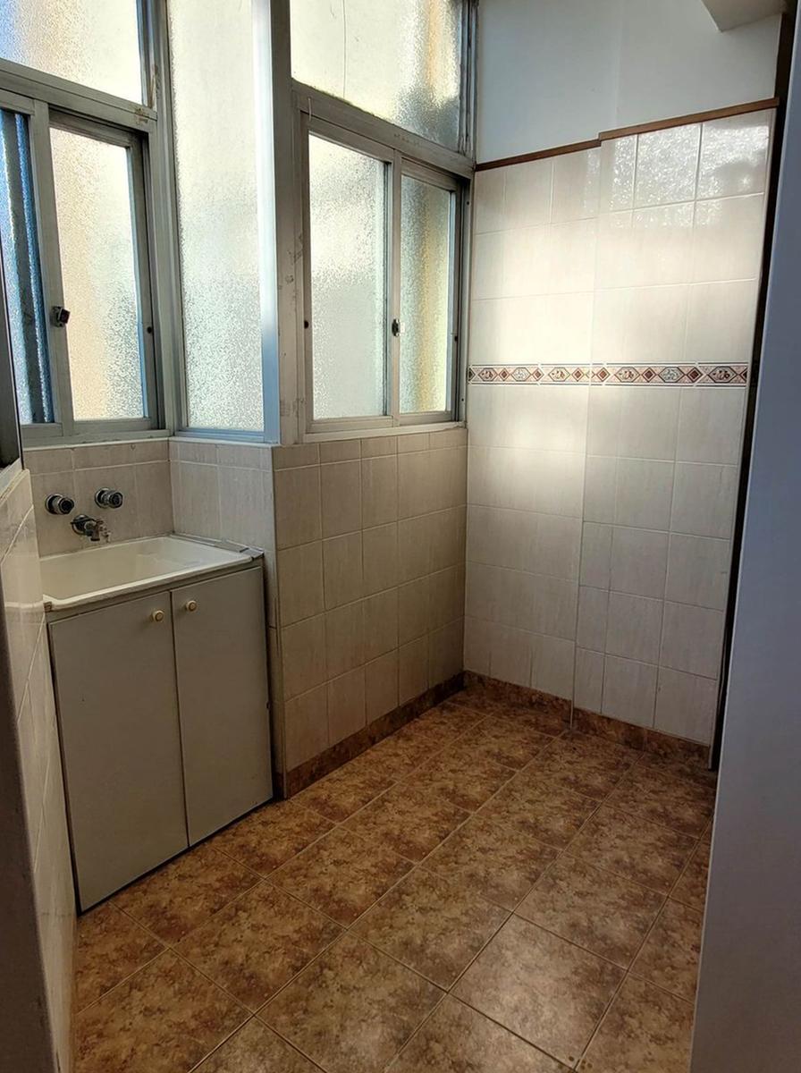 Foto de Departamento de 3 ambientes al frente en excelente ubicación., imagen 2