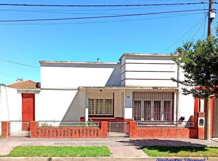 Foto de Casa de 3 ambientes con local comercial sobre excelente ubicación., imagen 4