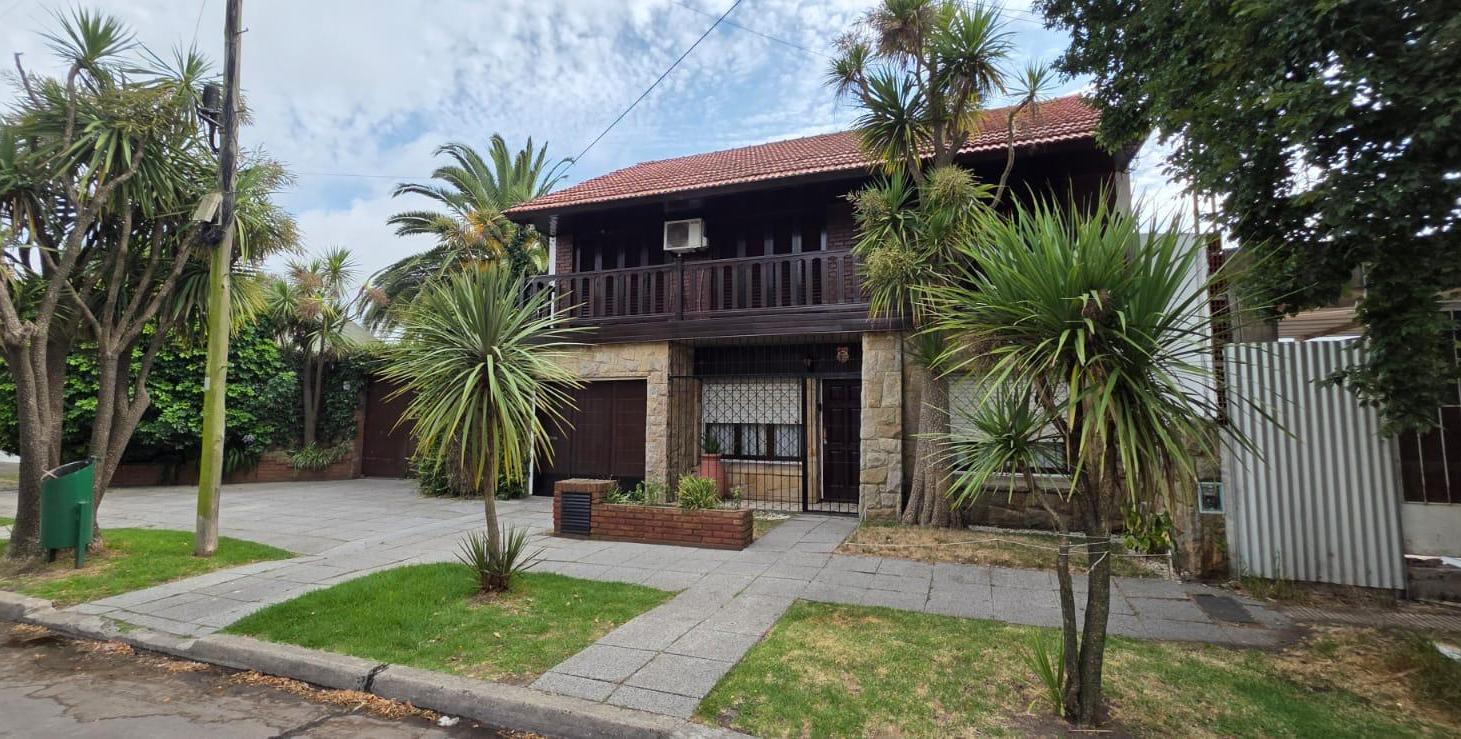 Se vende Chalet de 6 amb más lote lindero con quincho