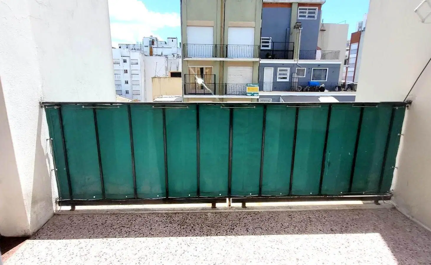 Hermoso y amplio depto 2 amb con balcón terraza. 3
