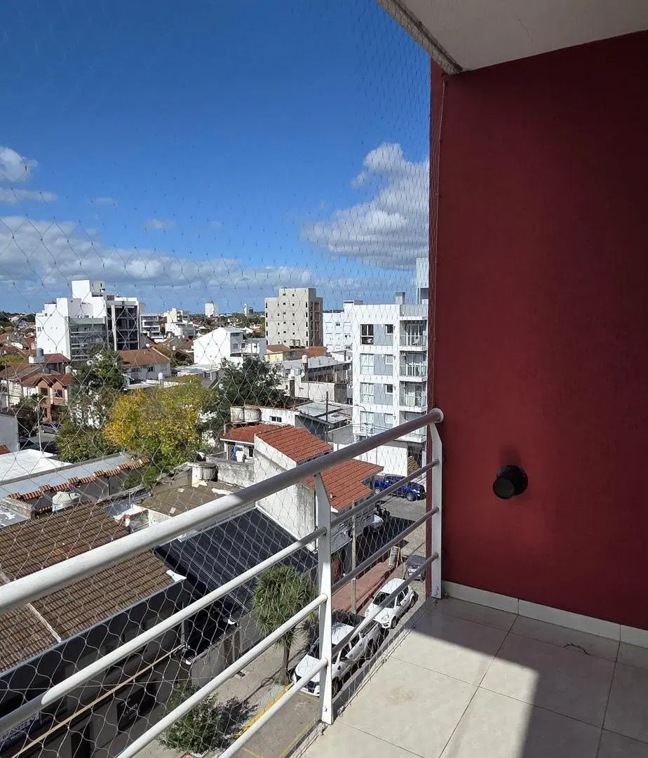Hermoso depto de 3 amb al frente con cochera edificio moderno. 3