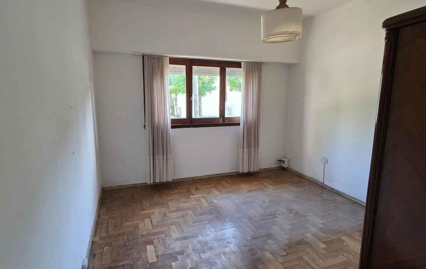 Muy lindo Chalet de 3 amb emplazado sobre lote de 10x40. 2