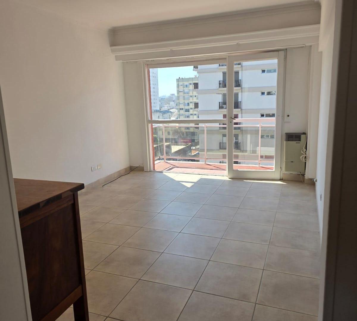 Foto de Departamento. al frente 2 amb mas dependencia, imagen 2