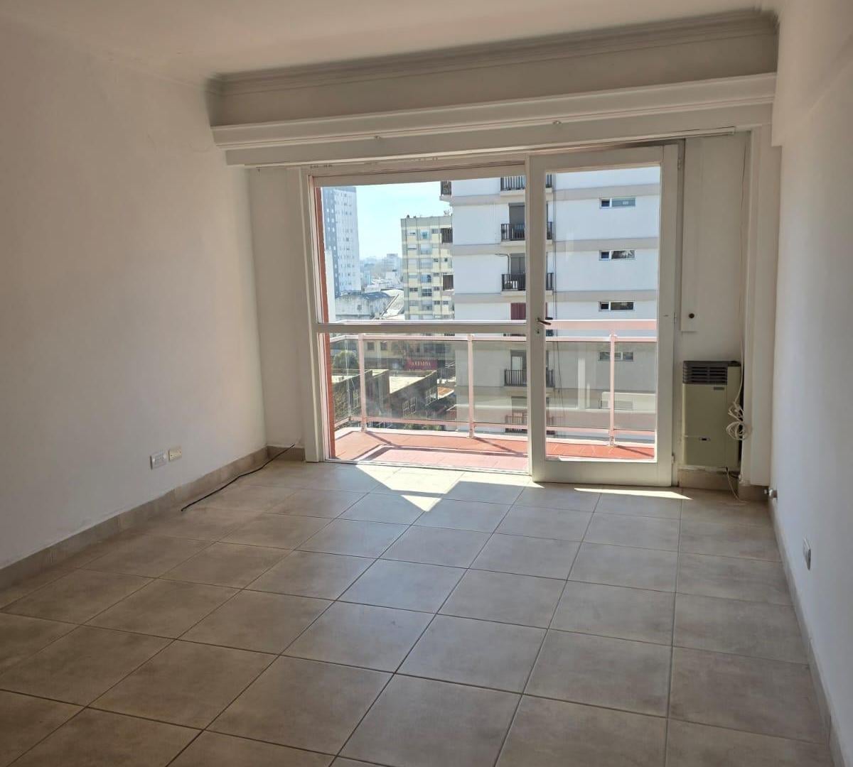 Foto de Departamento. al frente 2 amb mas dependencia, imagen 4