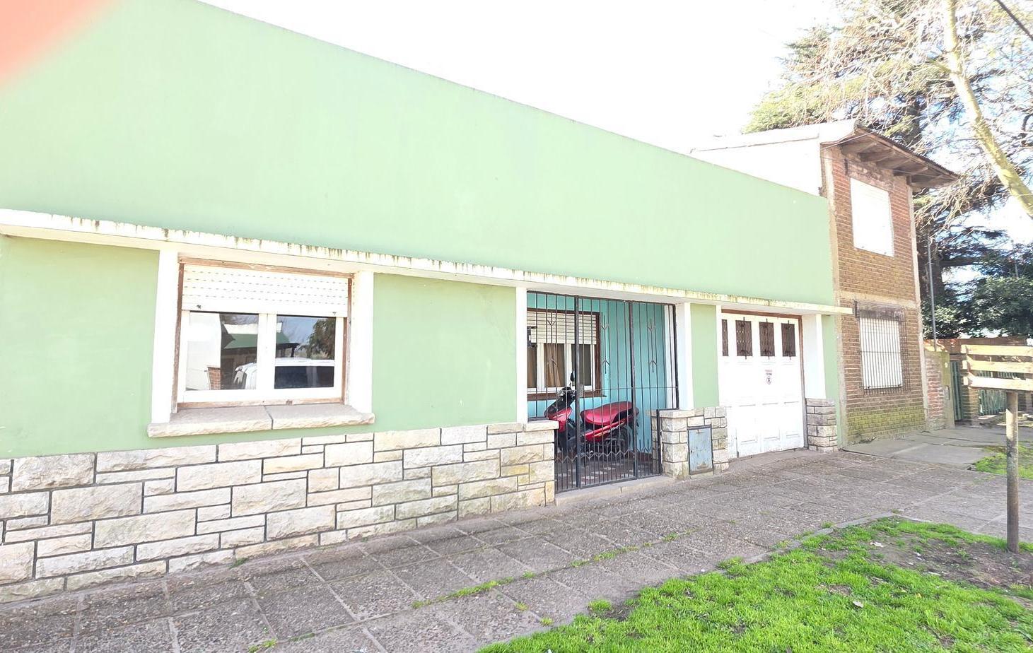 Foto de Venta casa de 3 amb con garaje sobre lote de 10x40., imagen 1