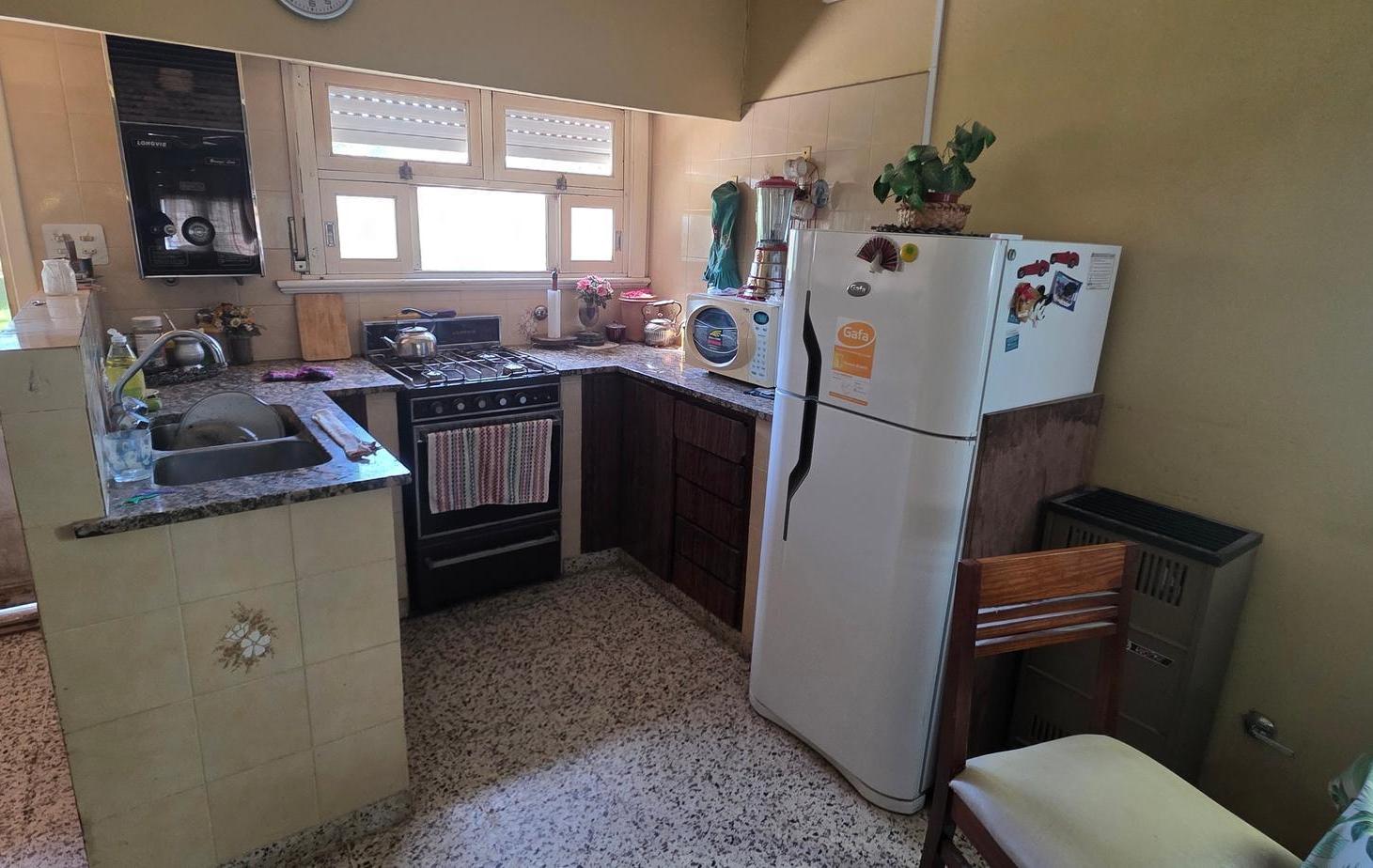 Foto de Venta casa de 3 amb con garaje sobre lote de 10x40., imagen 2