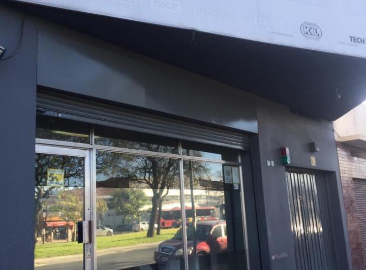 VENTA OPORTUNIDAD 600 m2, SOBRE AVENIDA!!!  1