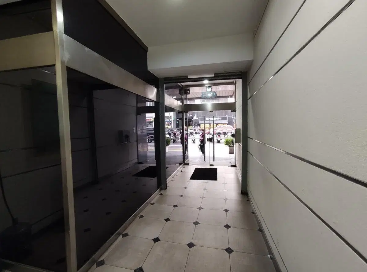Oficina 104 M2. Piso Entero En Av. Corrientes 3