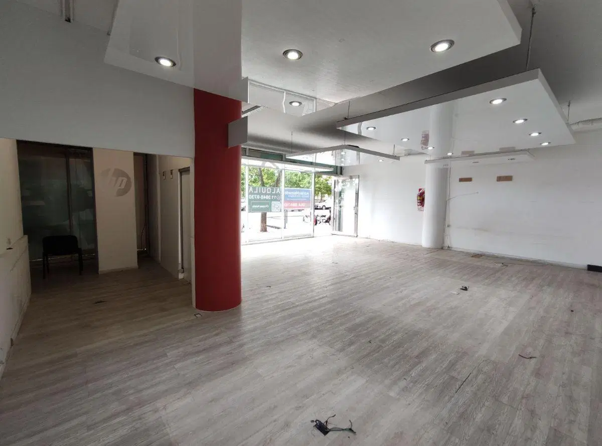 Excelente Local sobre Juana Manso edificio FORUM!!! 1