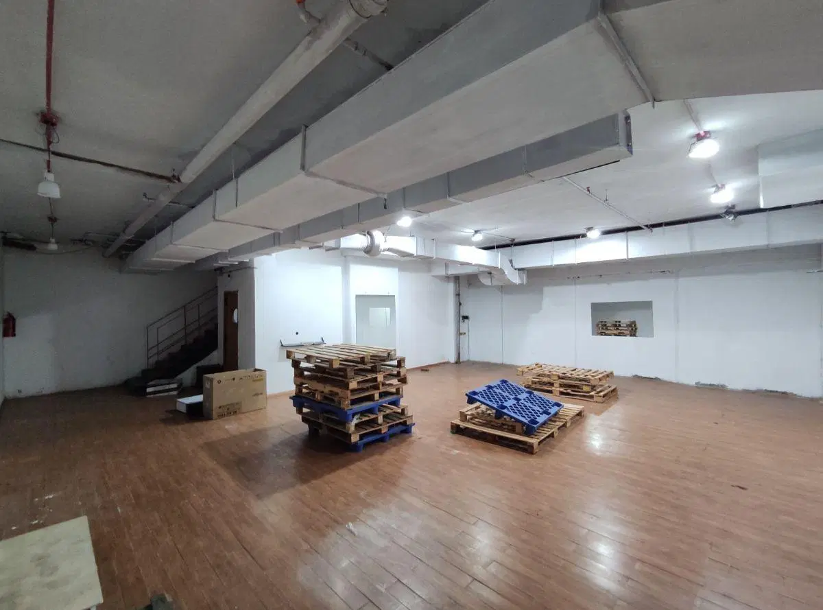 Excelente Local sobre Juana Manso edificio FORUM!!! 4