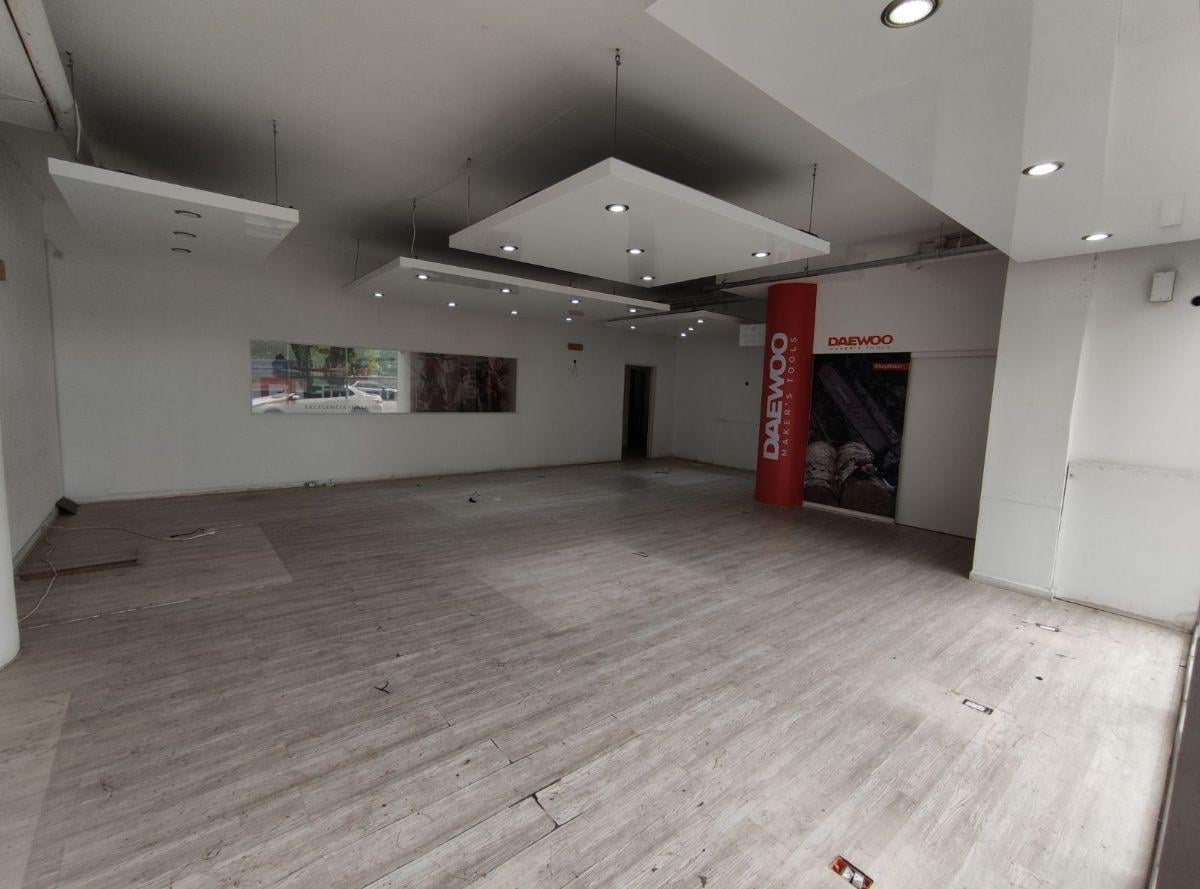 Excelente Local sobre Juana Manso edificio FORUM!!!