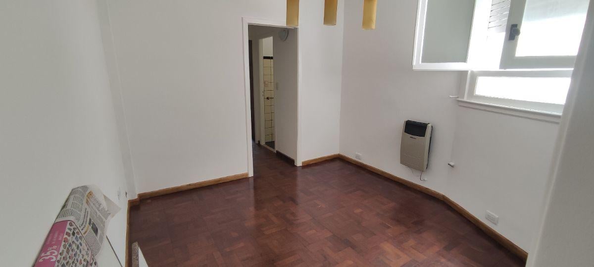 Foto de Dos Amb. en Caballito, Excelente Ubicación. Sin Expensas. 1er piso por escalera, imagen 1