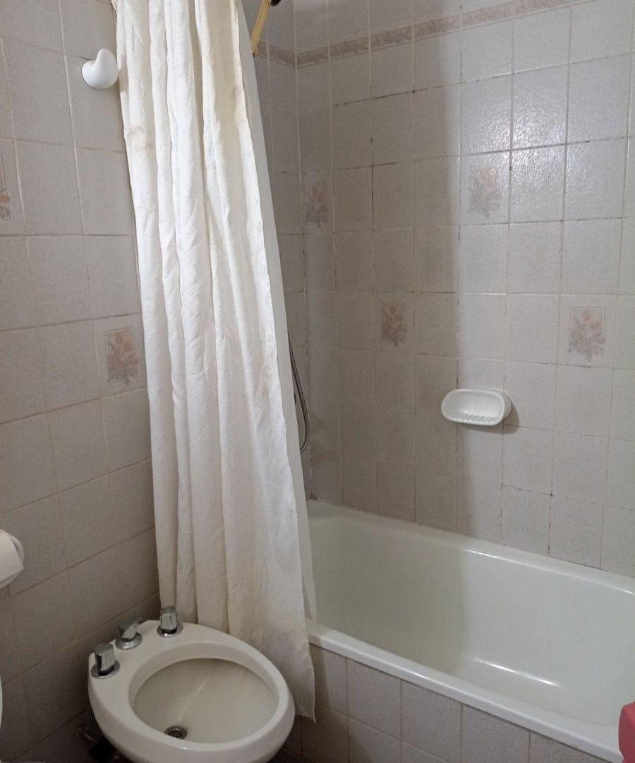 Foto de HERMOSO MONOAMBIENTE CON BALCON, POSEE PILETA Y VIGILANCIA!!!, imagen 4