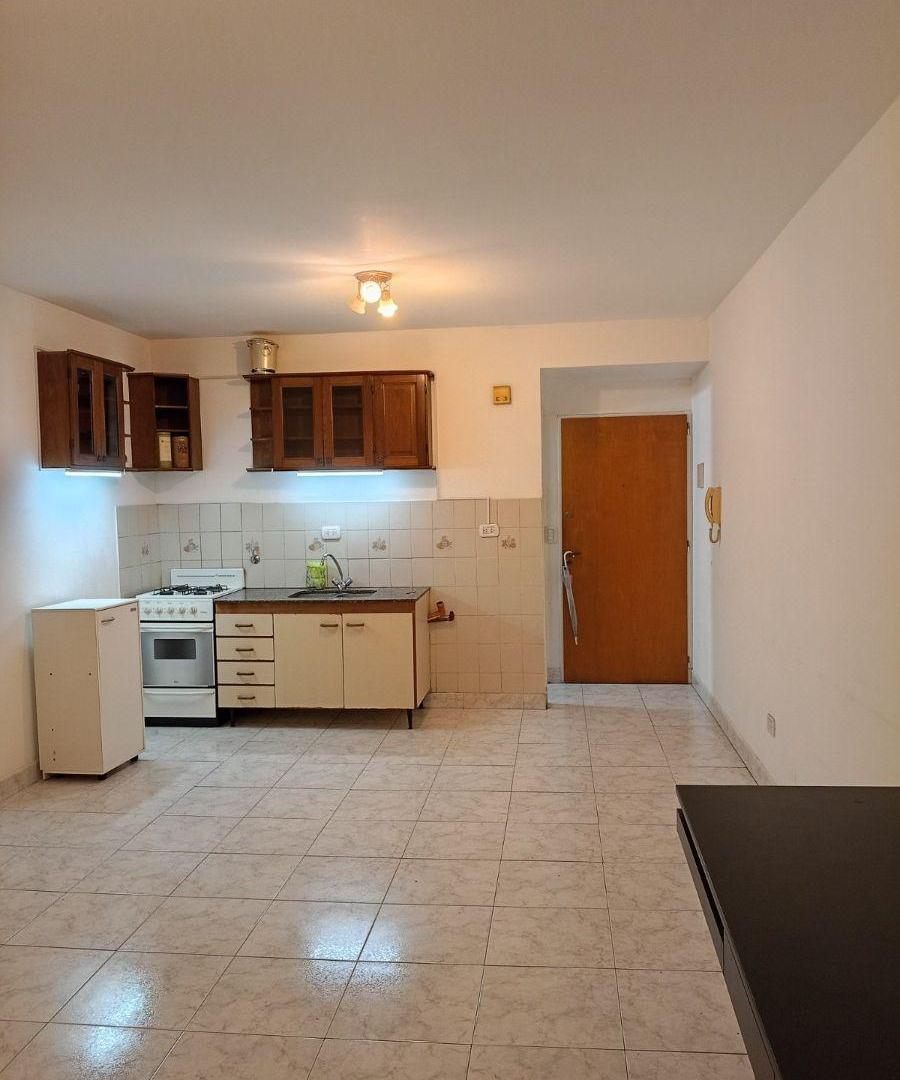 Foto de HERMOSO MONOAMBIENTE CON BALCON, POSEE PILETA Y VIGILANCIA!!!, imagen 2