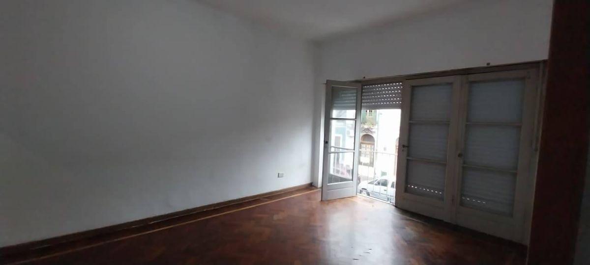 Foto de VENTA DPTO. AL FRENTE, 1ER PISO POR ESCALERA 63 m2!!!!, imagen 3