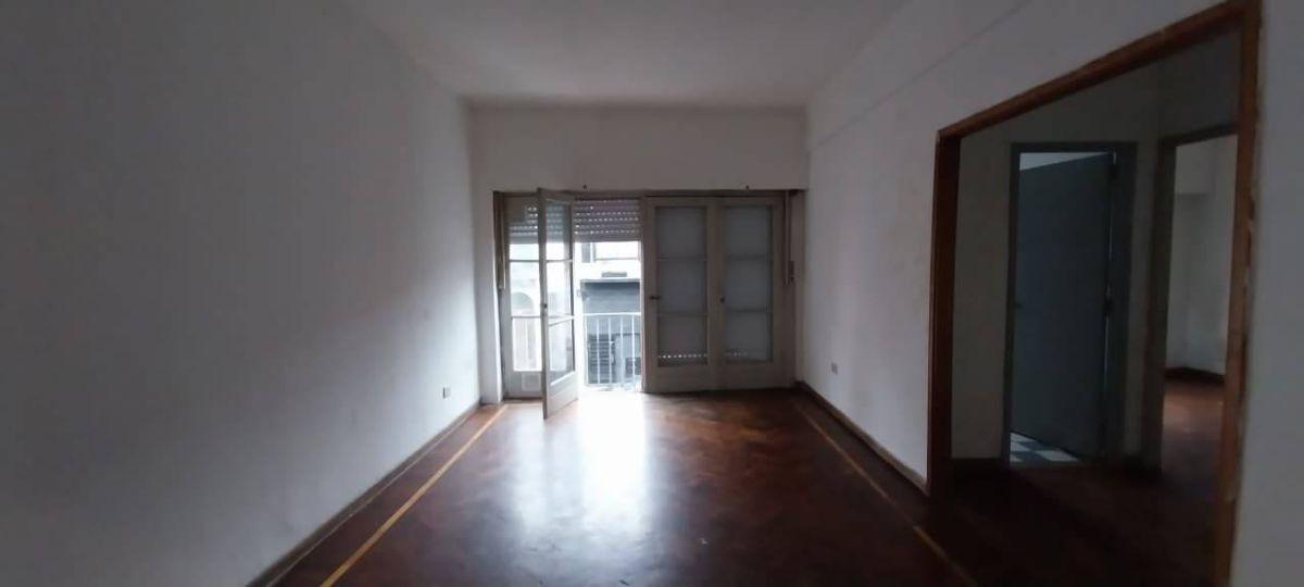 Foto de VENTA DPTO. AL FRENTE, 1ER PISO POR ESCALERA 63 m2!!!!, imagen 1