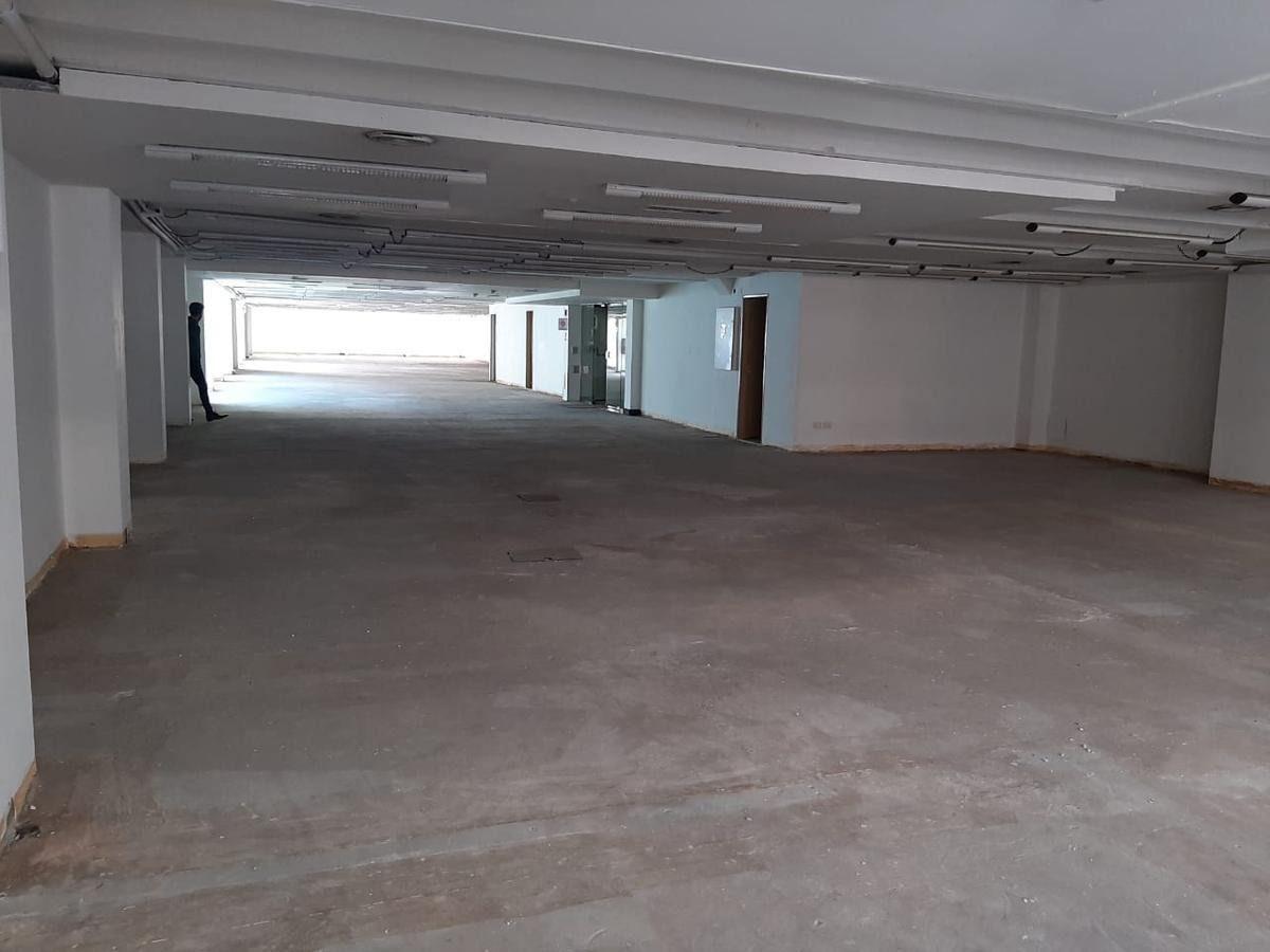 Foto de Alquiler Oficina, planta libre 620 m2, con 2 cocheras, imagen 4