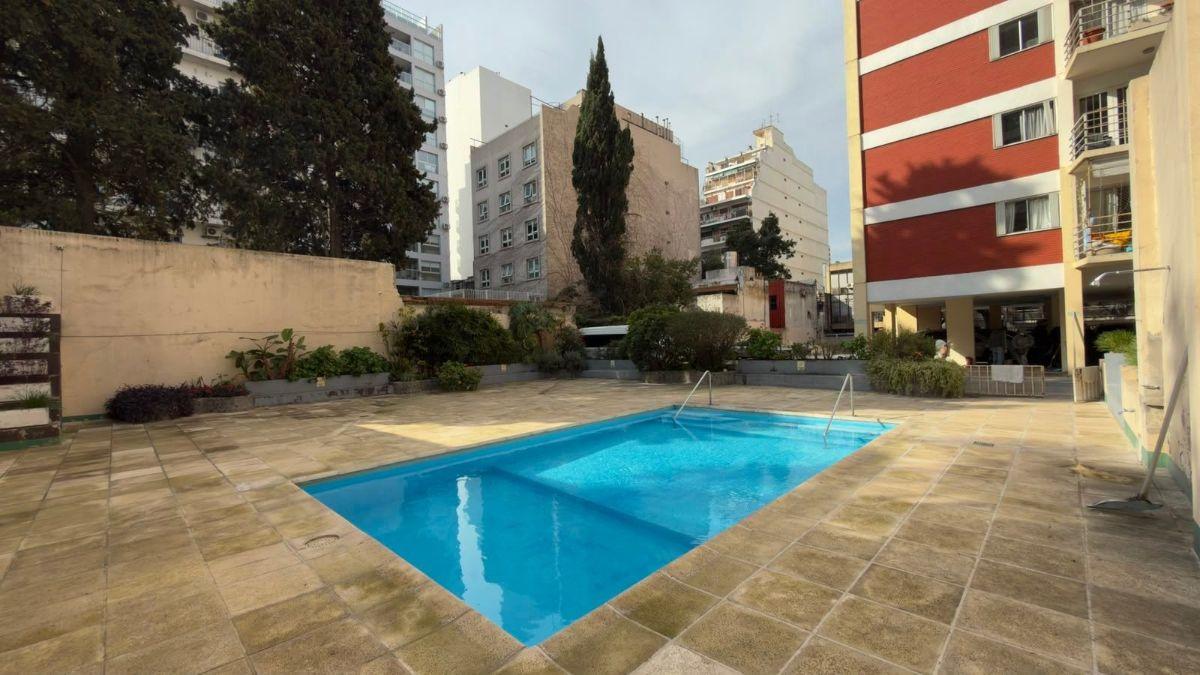 Foto de HERMOSO MONOAMBIENTE CON BALCON, POSEE PILETA Y VIGILANCIA!!!, imagen 2