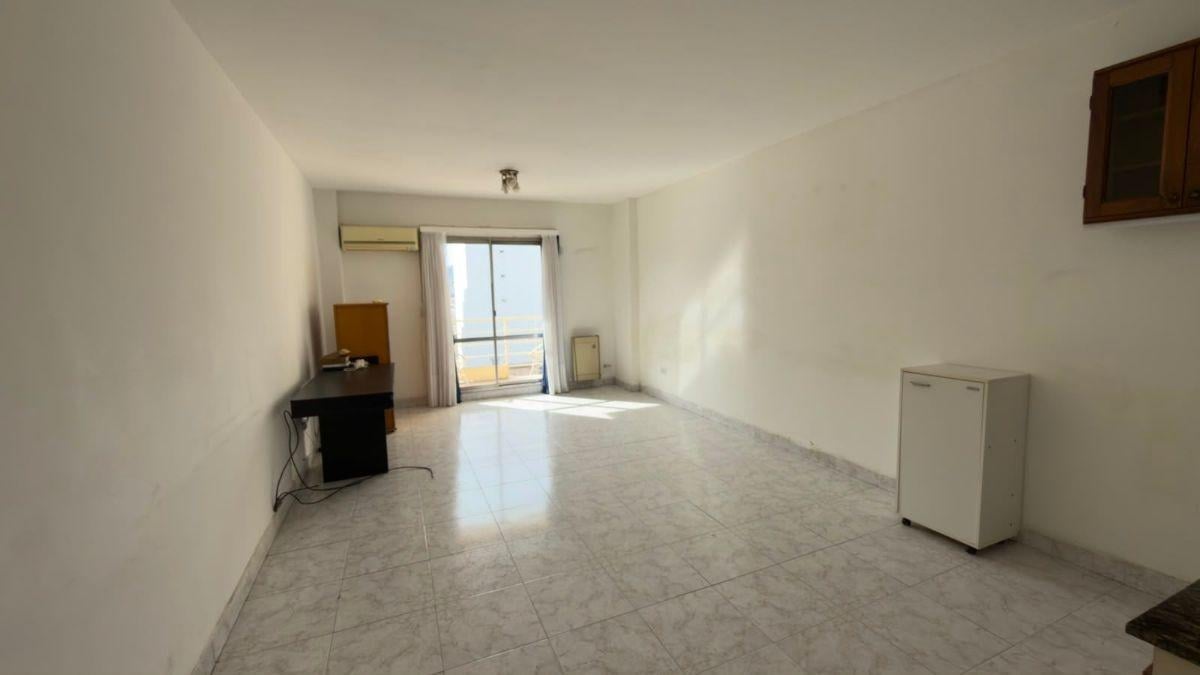 Foto de HERMOSO MONOAMBIENTE CON BALCON, POSEE PILETA Y VIGILANCIA!!!, imagen 3