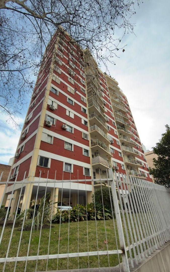 Foto de HERMOSO MONOAMBIENTE CON BALCON, POSEE PILETA Y VIGILANCIA!!!, imagen 4