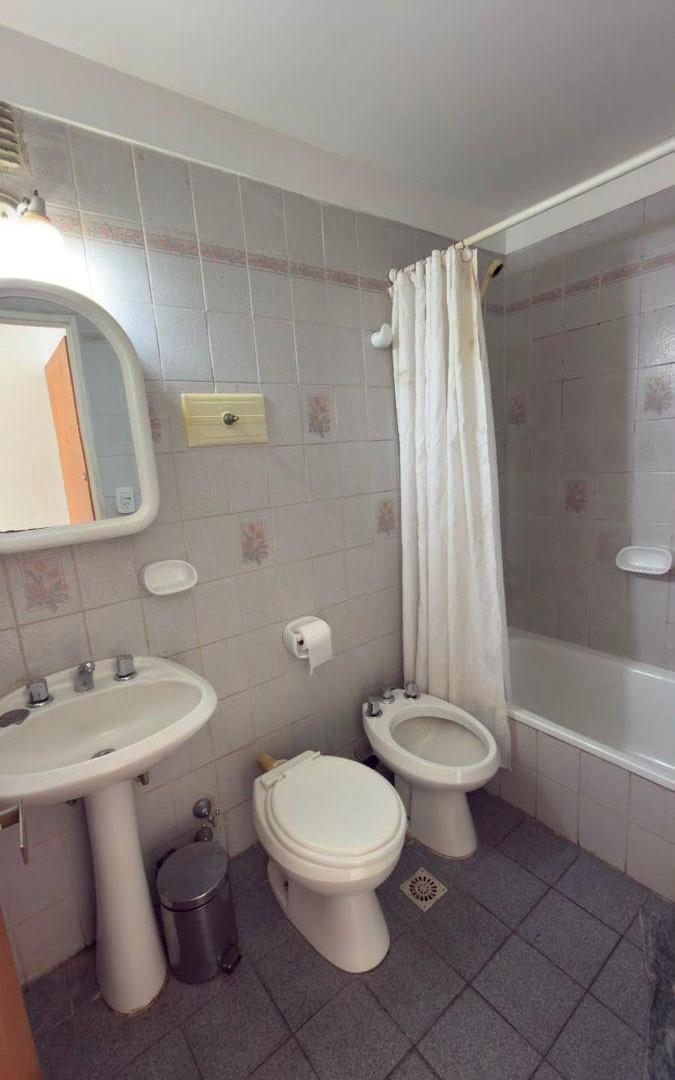 Foto de HERMOSO MONOAMBIENTE CON BALCON, PILETA Y VIGILANCIA, MUY LUMINOSO!!!, imagen 5