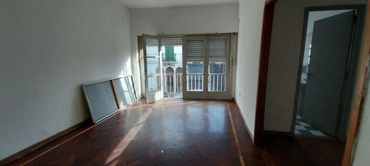 Foto de VENTA AL FRENTE, 1er. Piso escalera 63 m2!!!! APTO CREDITO!!!, imagen 1