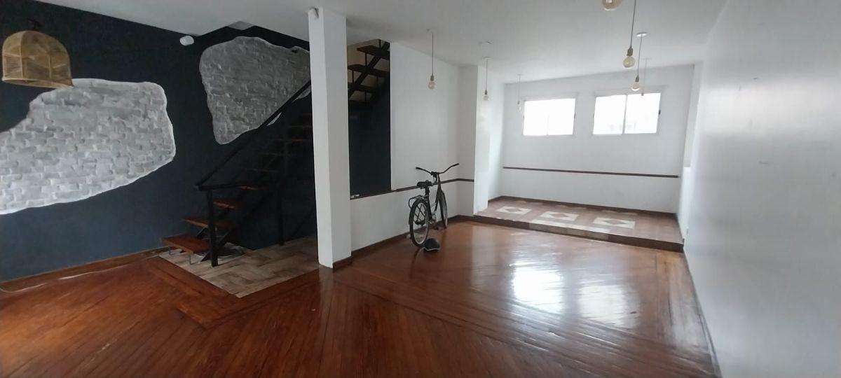 Foto de VENTA EN 3 PLANTAS, LOTE PROPIO SE VENDE CON 2 RENTAS, ZONA COMERCIAL!!!, imagen 2