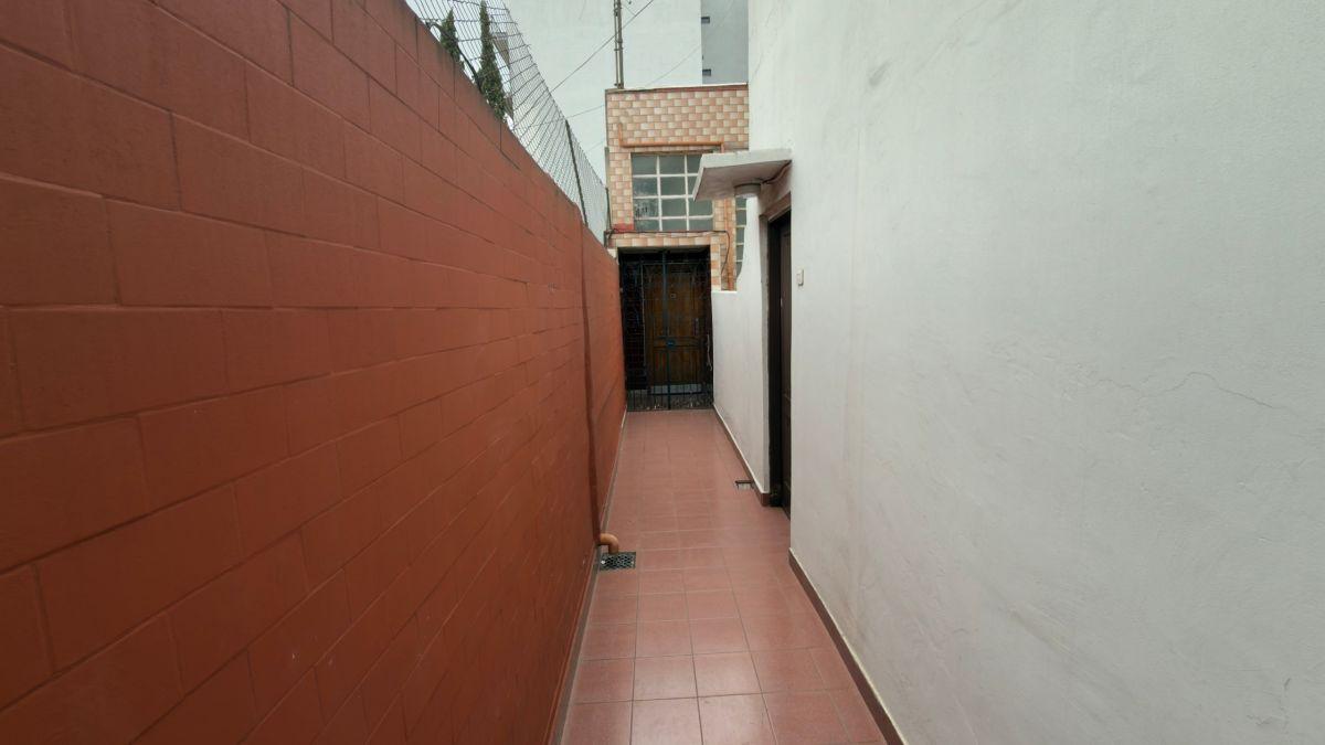 Foto de 1er PISO X ESCALERA CON TERRAZA, PARRILLA, EN BUEN ESTADO!!! LISTO PARA, imagen 1