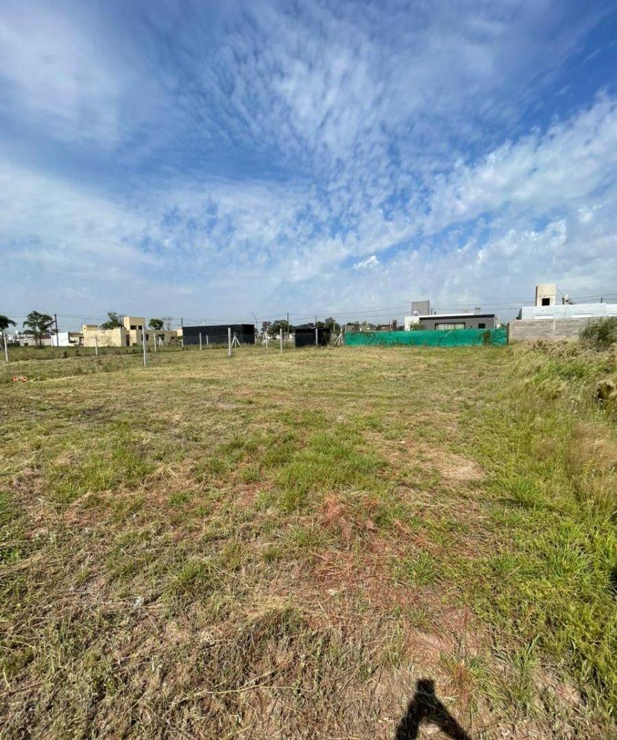 Foto de LOTE EN VENTA -504 MTS2- TODOS LOS SERVICIOS-BARRIO CAMPOS DE LUJAN, imagen 3