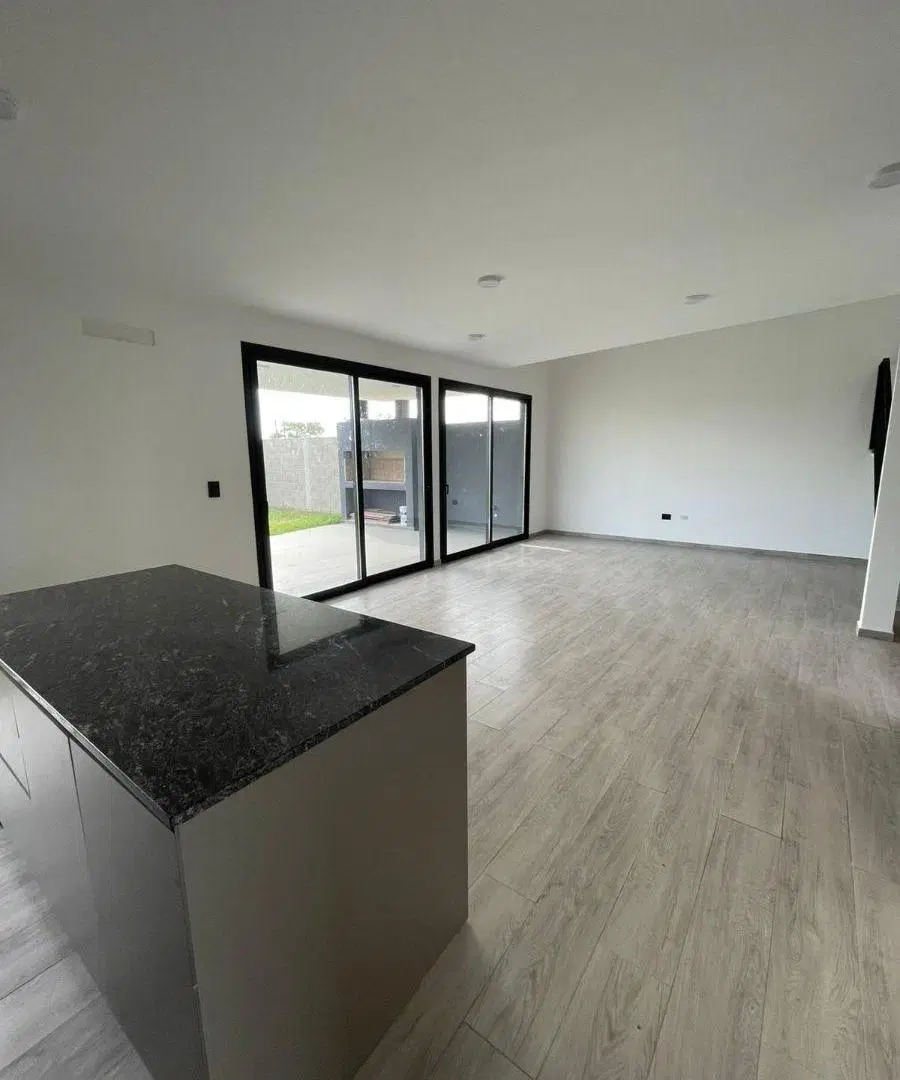 CASA EN VENTA 3 DORMITORIOS -COCHERA-TERRAZA-PATIO CON ASADOR-CUESTAS DE MANANTIALES 2