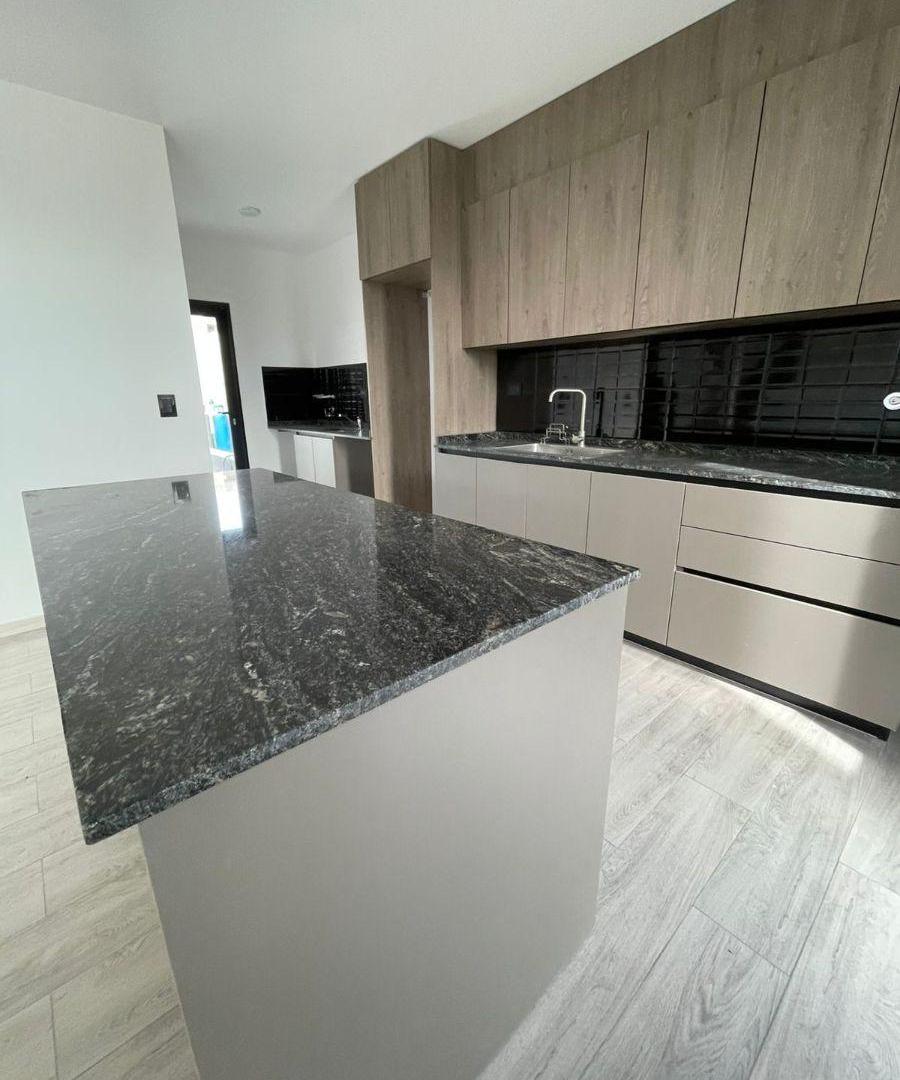 Foto de CASA EN VENTA 3 DORMITORIOS -COCHERA-TERRAZA-PATIO CON ASADOR-CUESTAS, imagen 1