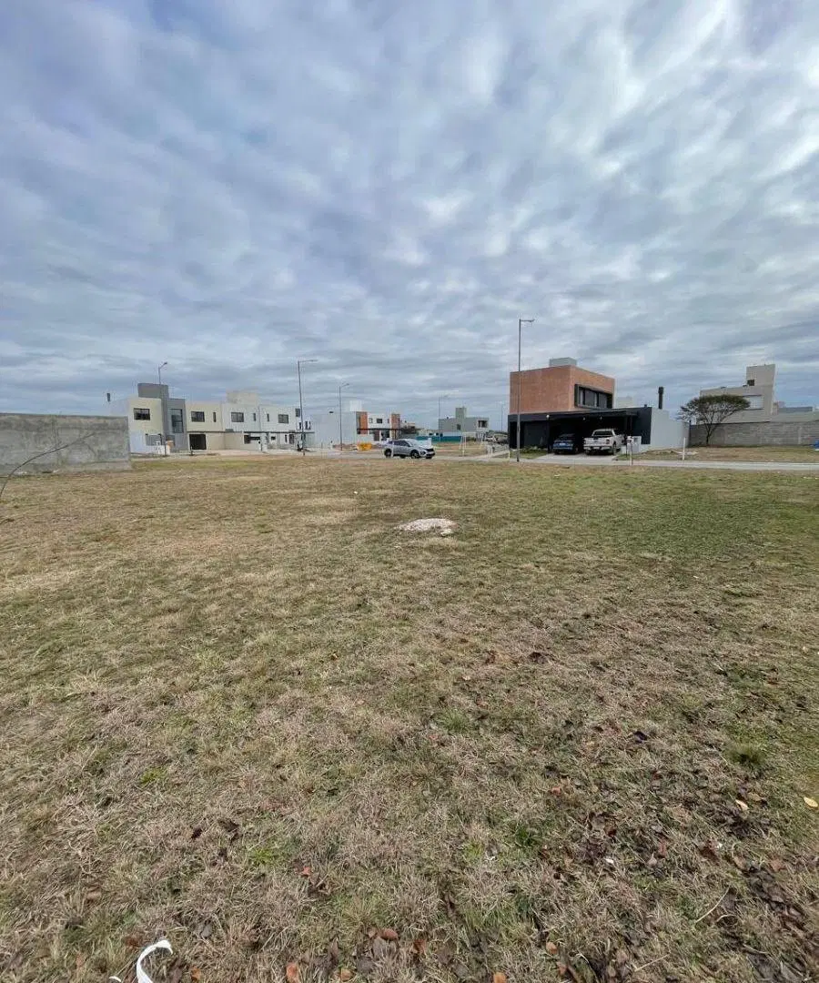 LOTE EN VENTA APTO DUPLEX DE 294 MTS2 EN COLINAS DE MANANTIALES- GRAN OPORTUINIDAD DE INVERSION!! 4