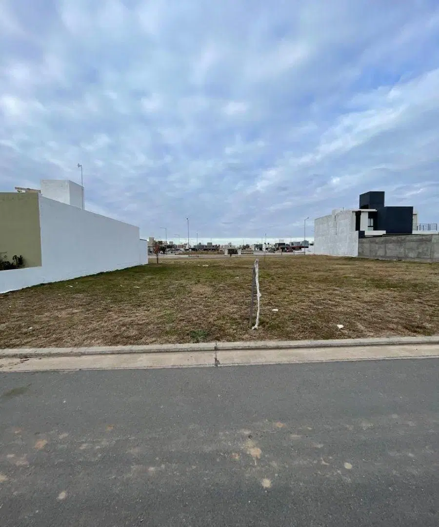 LOTE EN VENTA APTO DUPLEX DE 294 MTS2 EN COLINAS DE MANANTIALES- GRAN OPORTUINIDAD DE INVERSION!! 1