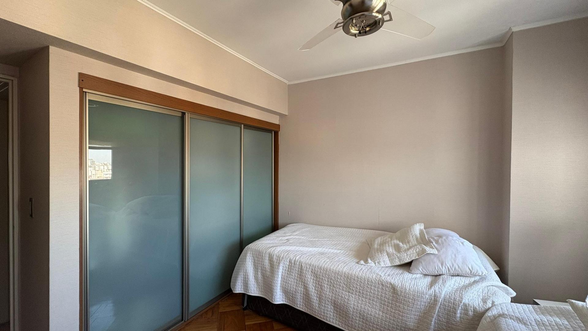 OPORTUNIDAD Imponente departamento con vista franca al río