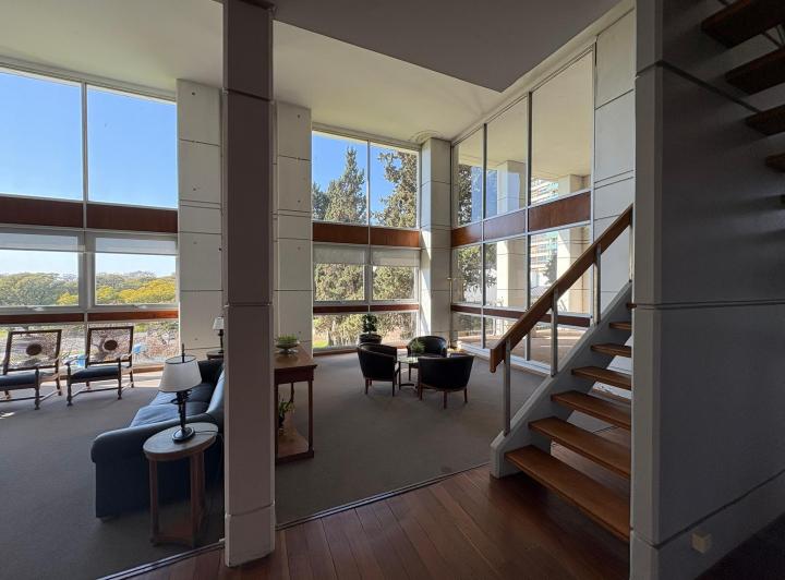 Imponente departamento con vista franca al río 3