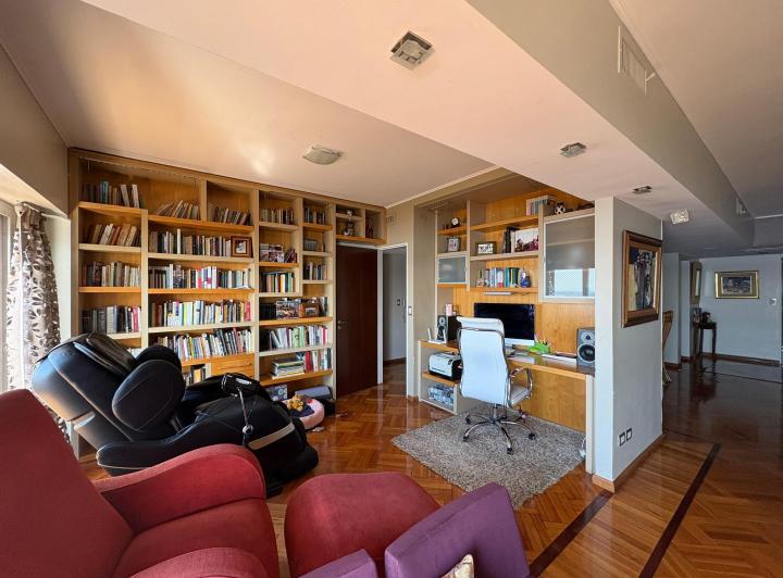 Imponente departamento con vista franca al río 4