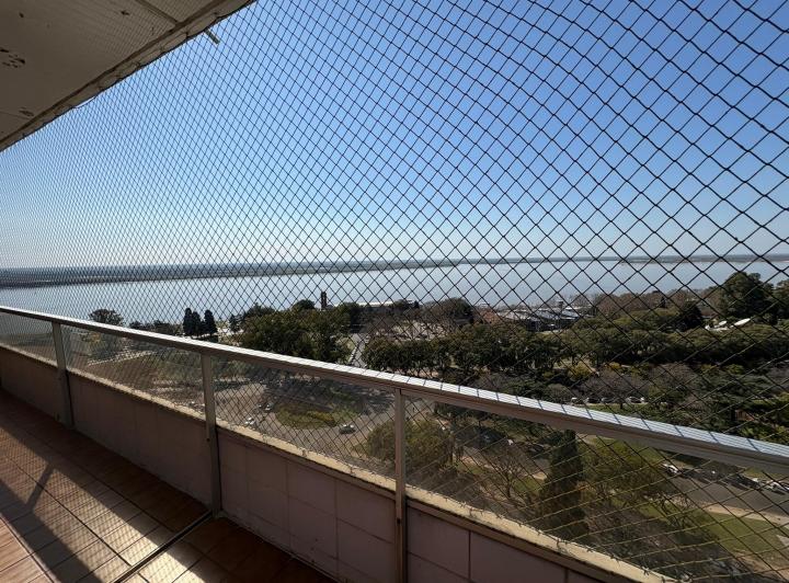 Imponente departamento con vista franca al río 2