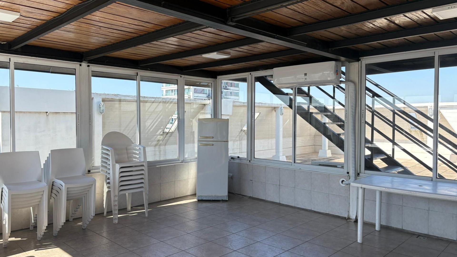 OPORTUNIDAD Imponente departamento con vista franca al río